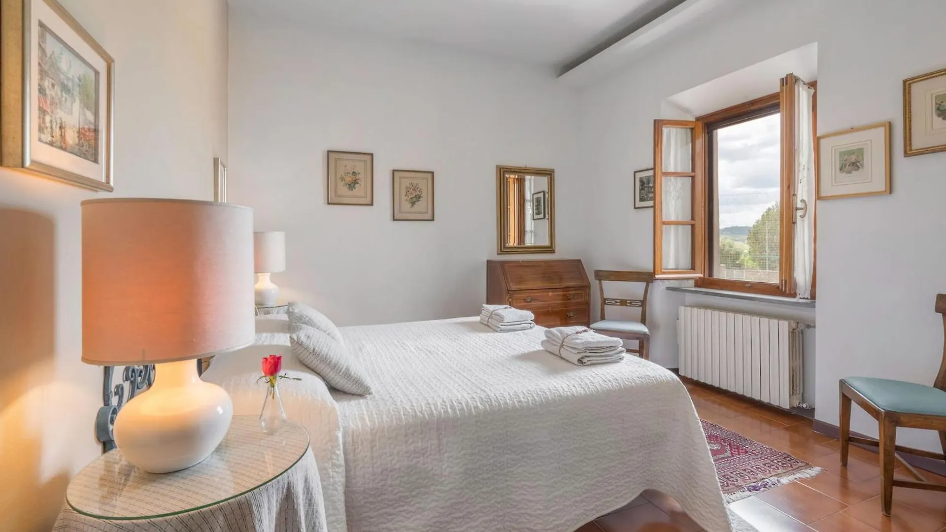Casa Martina, Piazza Delle Erbe, San Gimignanoアパートメント イタリア