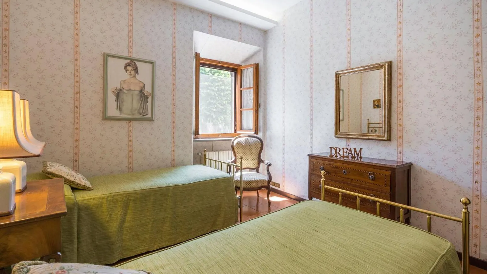 アパート Casa Martina, Piazza Delle Erbe, San Gimignanoアパートメント