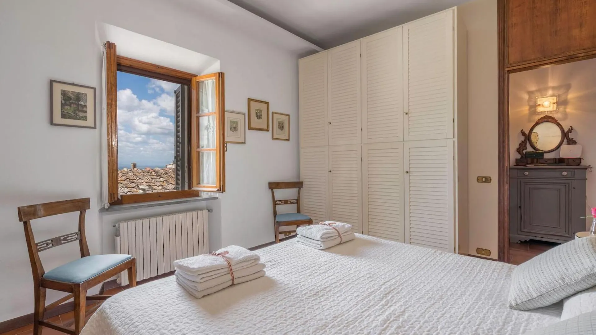 Casa Martina, Piazza Delle Erbe, San Gimignanoアパートメント イタリア